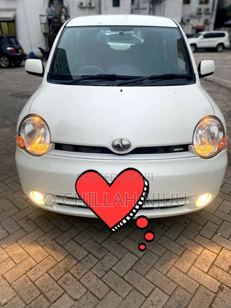 Toyota Sienta 2005 White