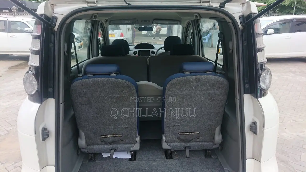 Toyota Sienta 2005 White