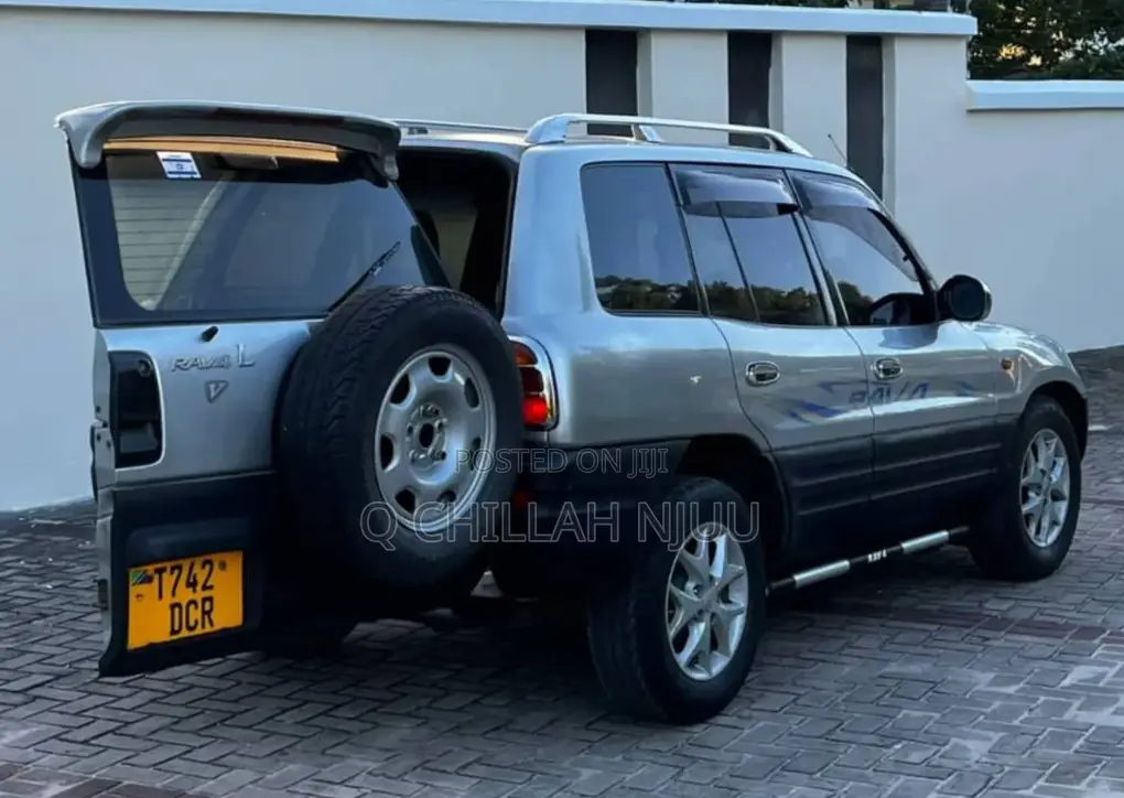 Toyota RAV4 Automatic 2000 Silver