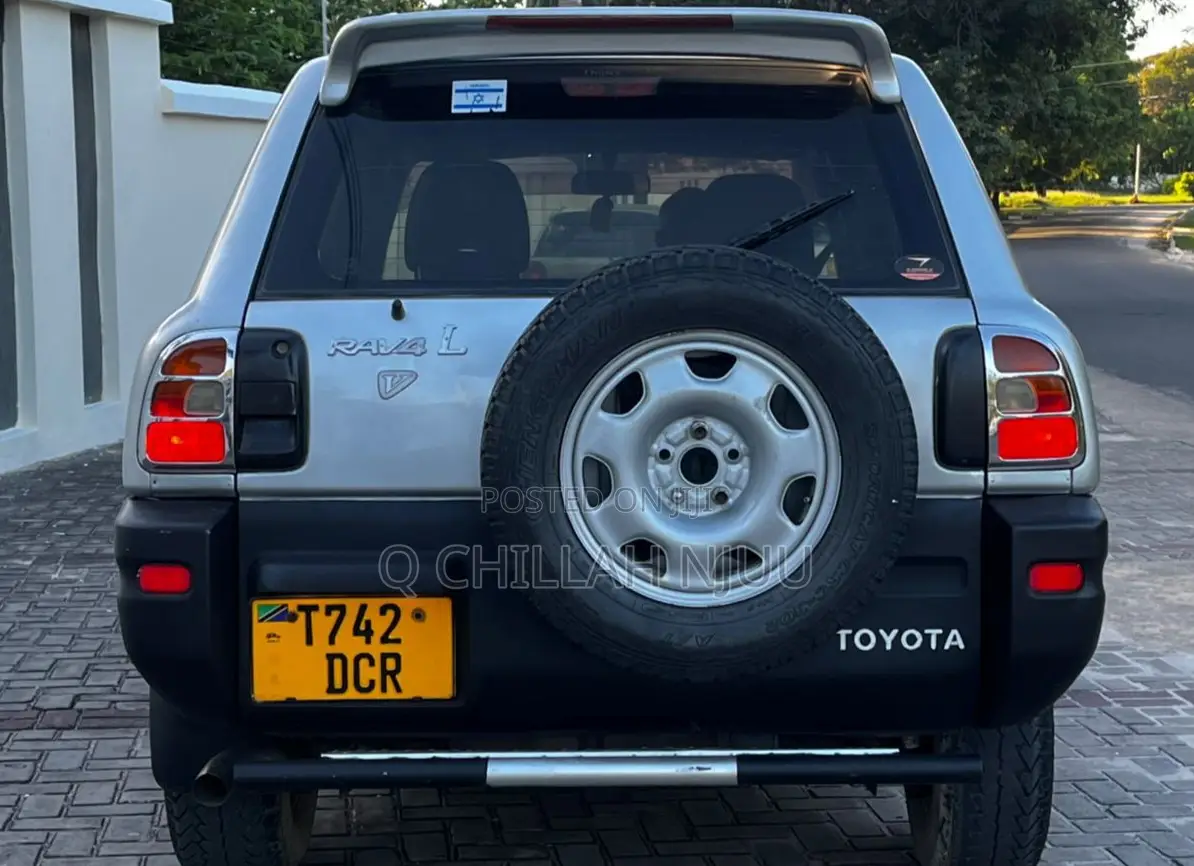 Toyota RAV4 Automatic 2000 Silver