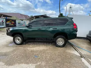 Toyota Land Cruiser Prado 2.8 2017 Green