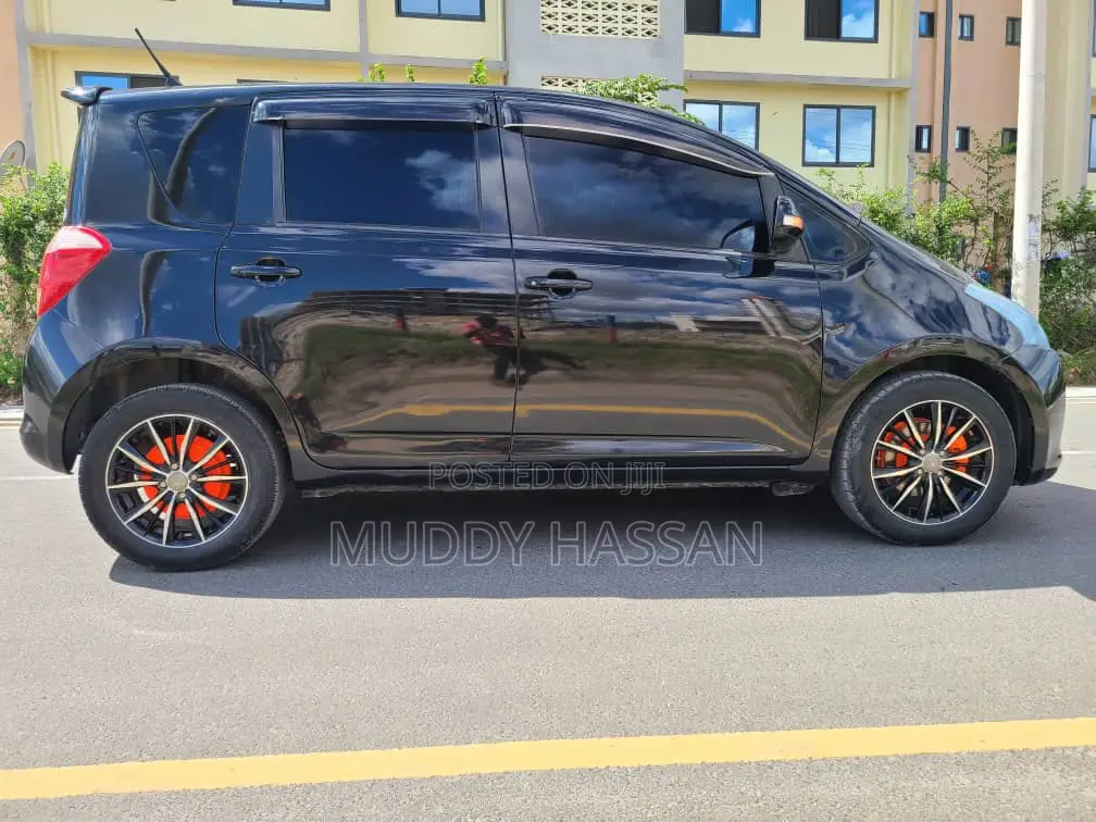 Toyota Ractis 2007 Black