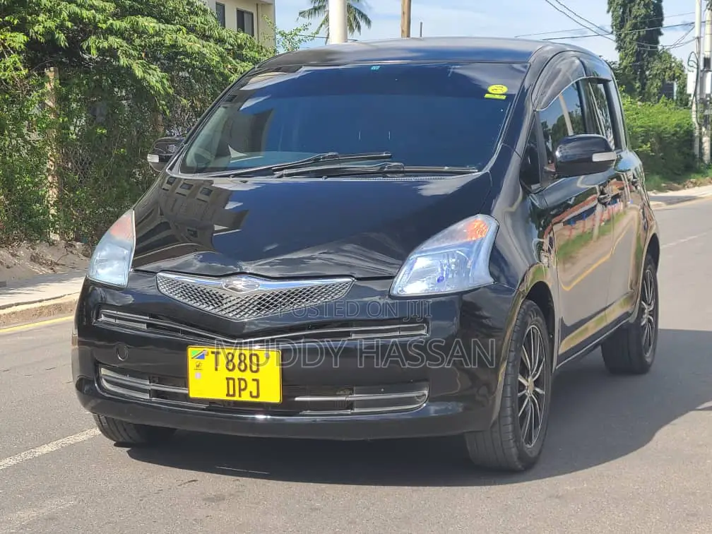 Toyota Ractis 2007 Black