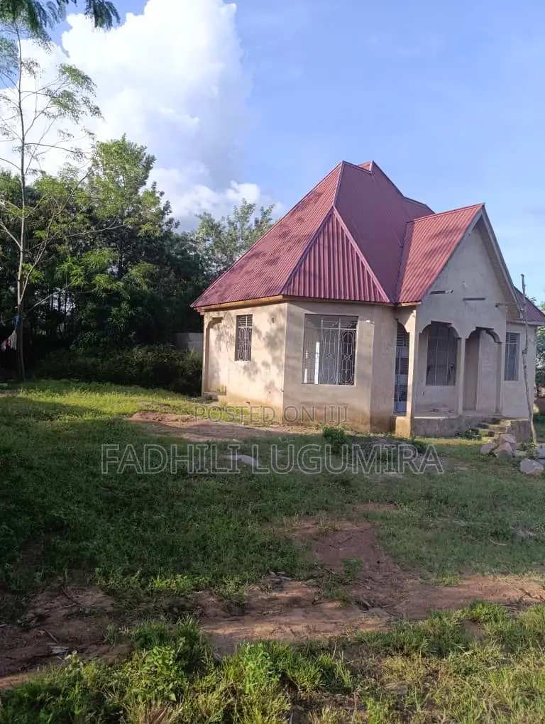 3bdrm House in Kanyama, Nyamongoro for sale