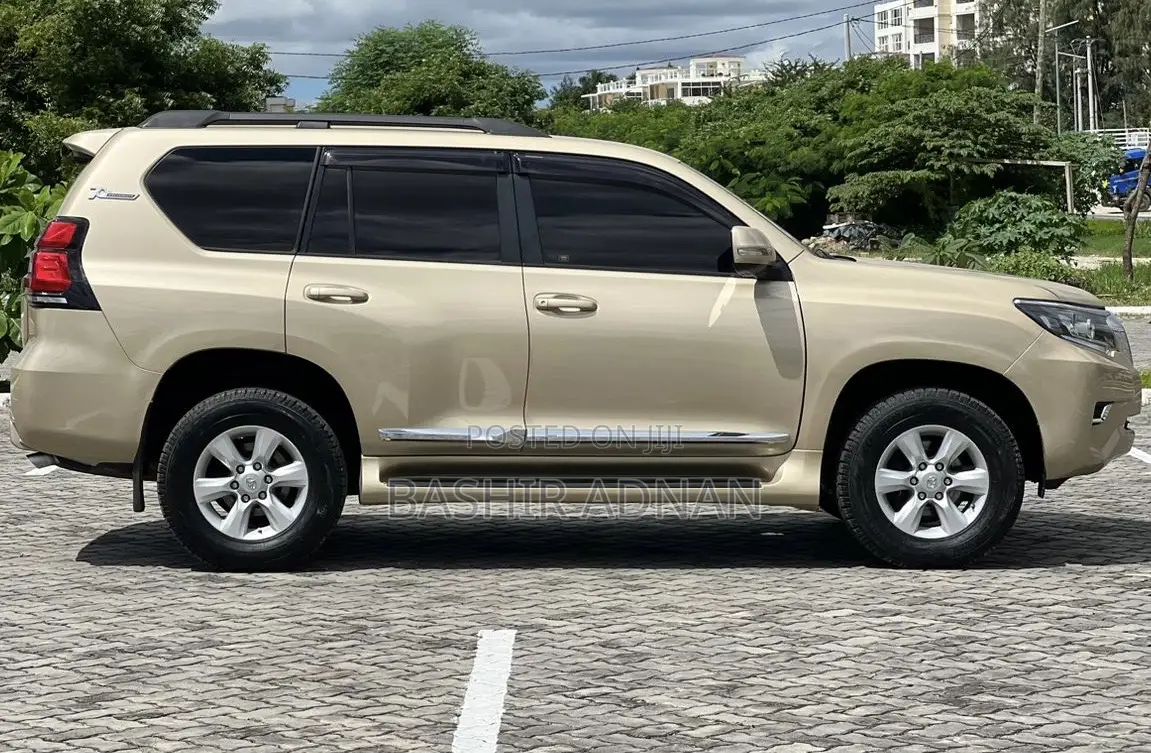 Toyota Land Cruiser Prado 2.7 2021 Gold