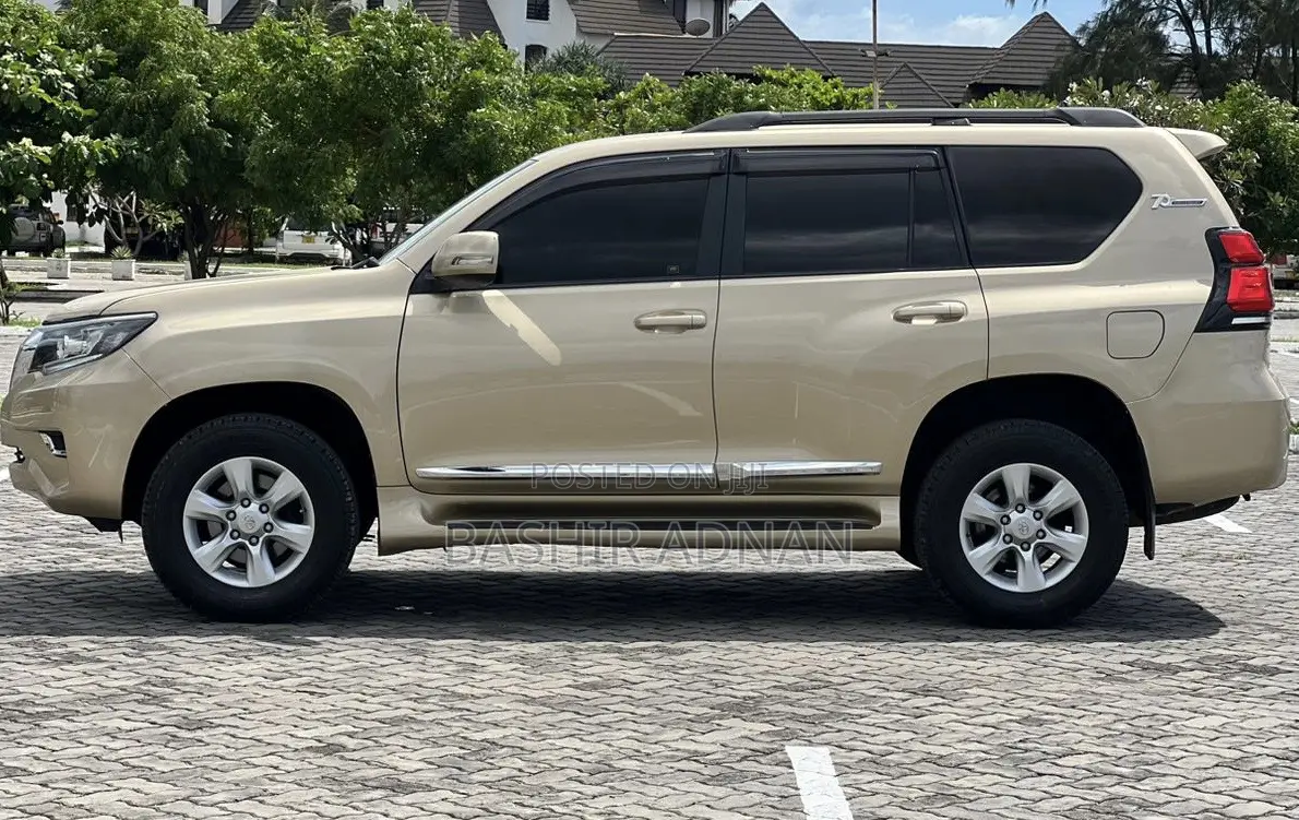 Toyota Land Cruiser Prado 2.7 2021 Gold