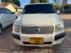 Photo - Toyota Succeed 2002 White