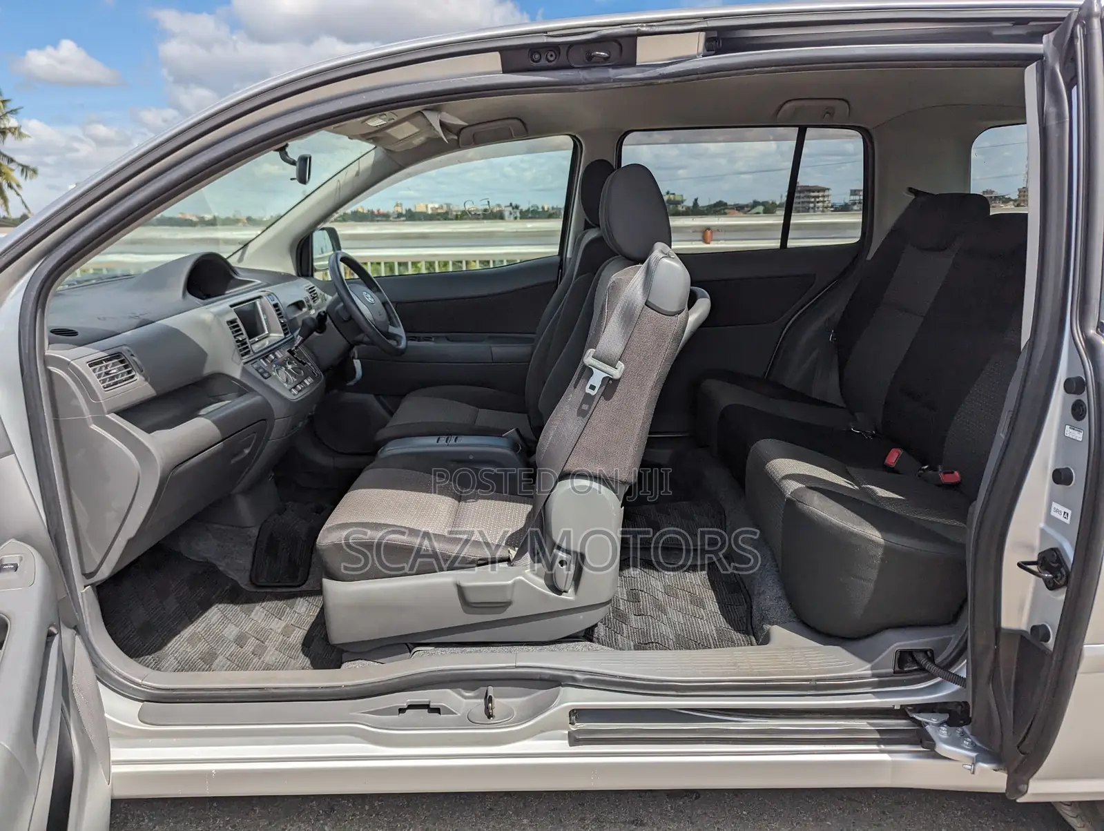 Toyota Raum 2007 Silver