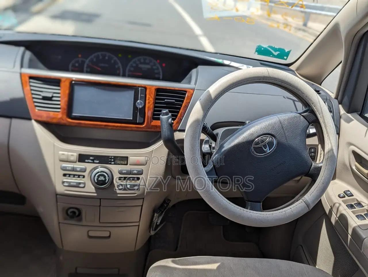 Toyota Noah 2004 White