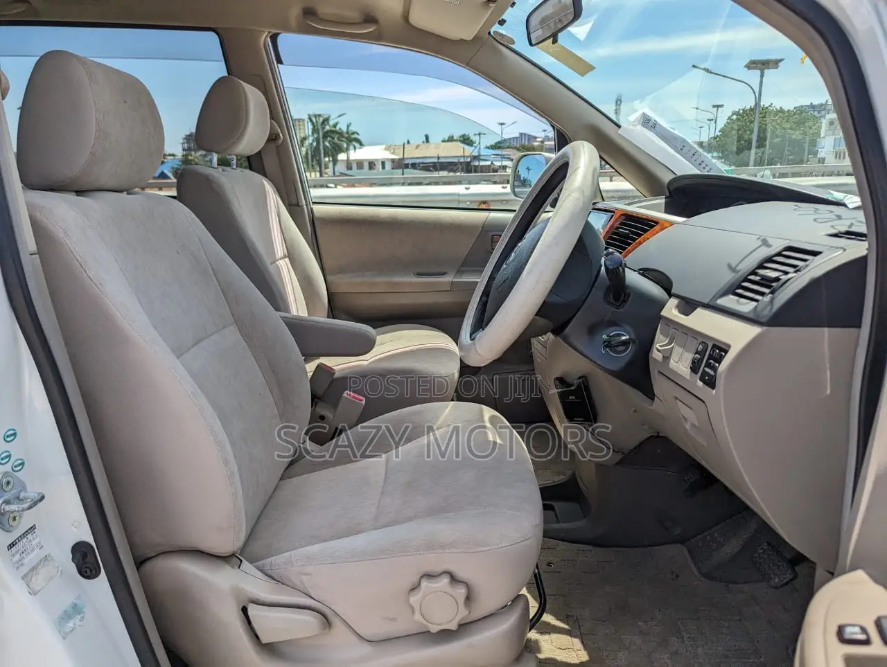 Toyota Noah 2004 White