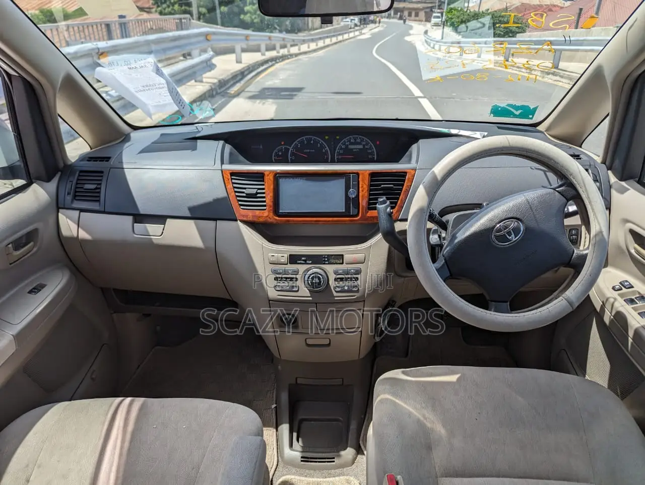 Toyota Noah 2004 White