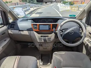 Toyota Noah 2004 White