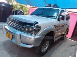 Photo - Toyota Land Cruiser Prado 1997 White
