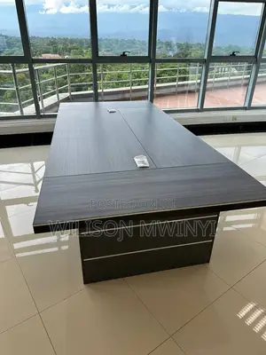 Conference Table ( Meza Ya Mkutano)