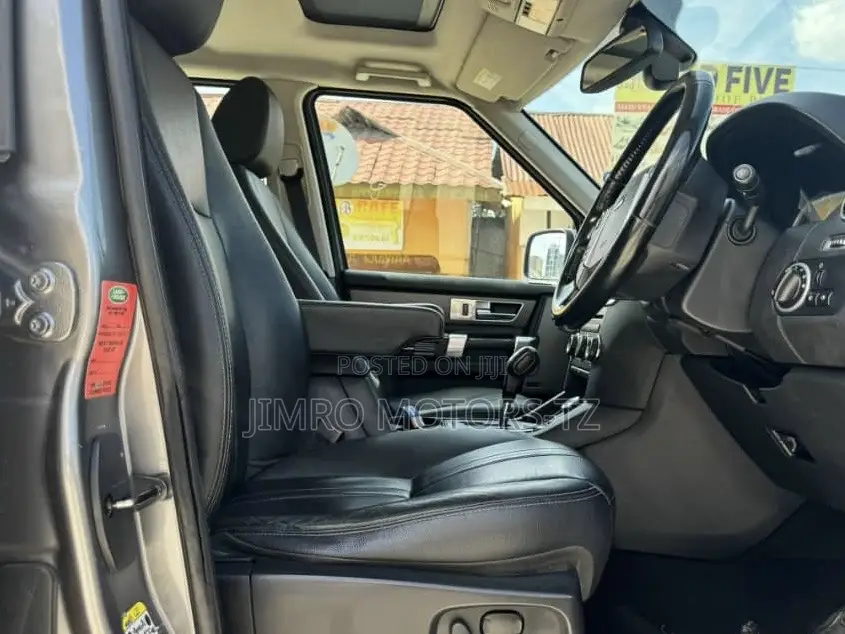 Land Rover Discovery 2010 Gray