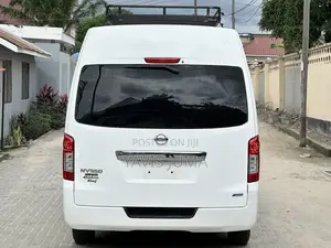 Nissan Caravan (Urvan) 2014 White