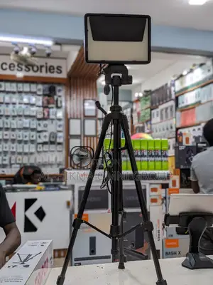 Smartphones and Camera's Tripod Stand