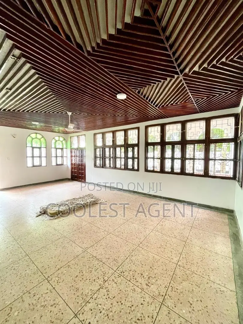 8bdrm Bungalow in Masaki, Kinondoni for rent