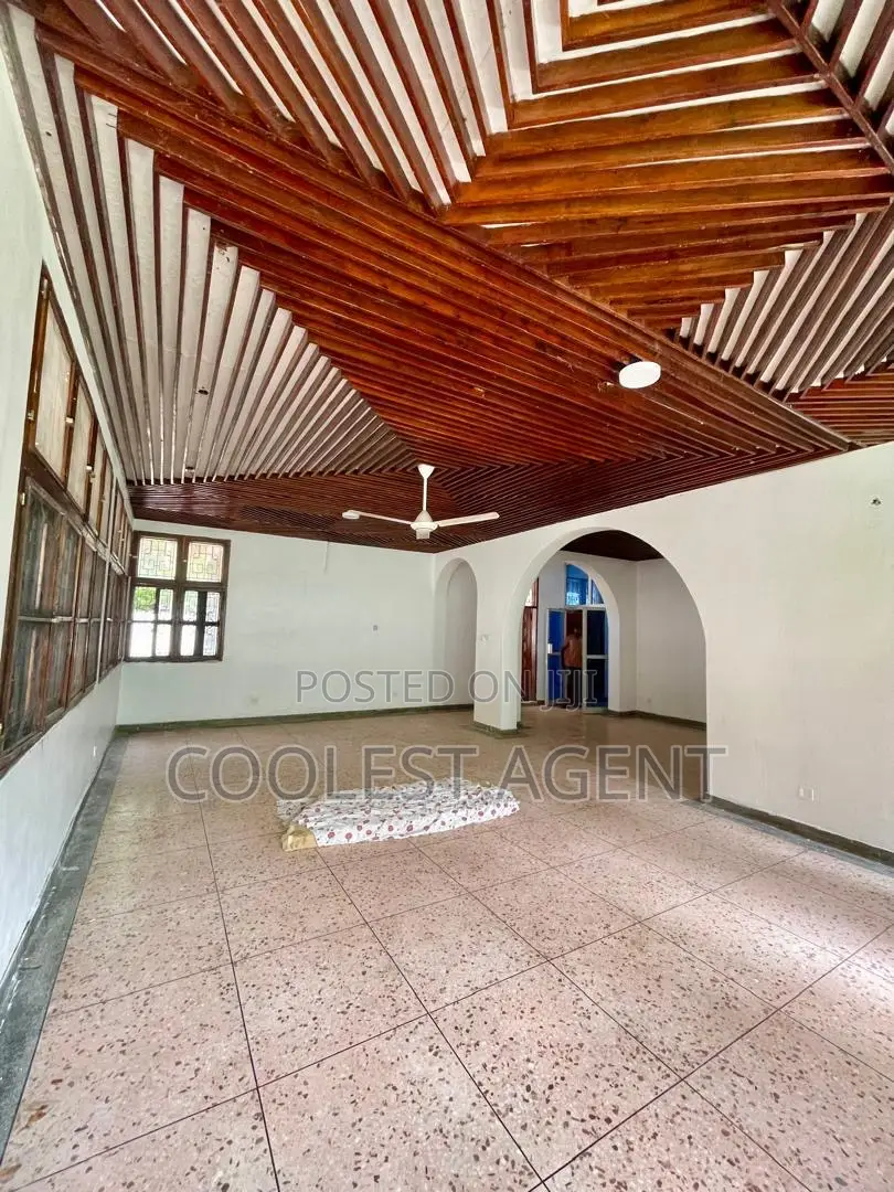 8bdrm Bungalow in Masaki, Kinondoni for rent