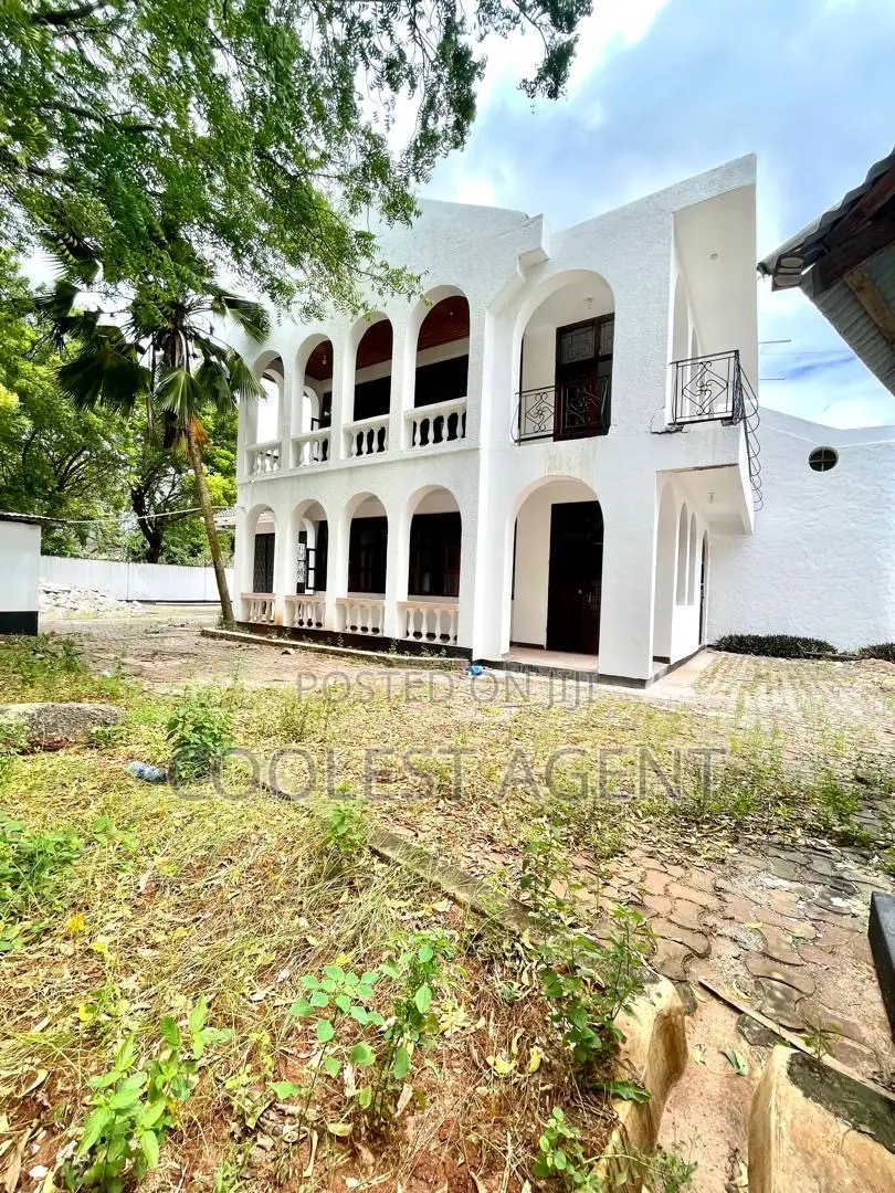 8bdrm Bungalow in Masaki, Kinondoni for rent