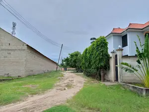 Eneo Lenye Ukubwa Wa SQMT 750 Linauzwa Lina Hati Lipo Tegeta
