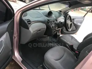 Toyota Vitz 2000 Silver