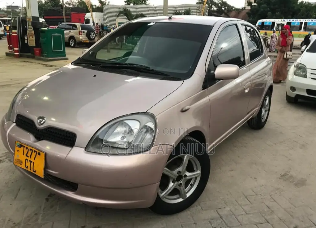 Toyota Vitz 2000 Silver