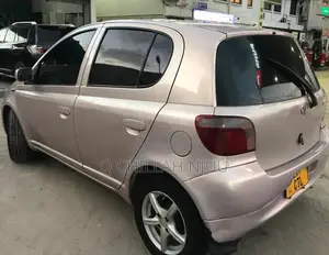 Toyota Vitz 2000 Silver