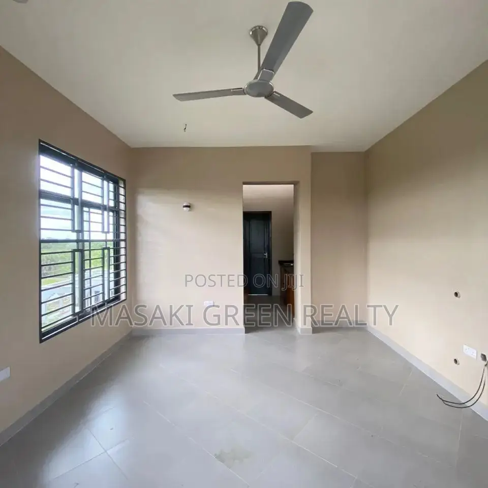 8bdrm Apartment in Mbweni, Kinondoni for sale