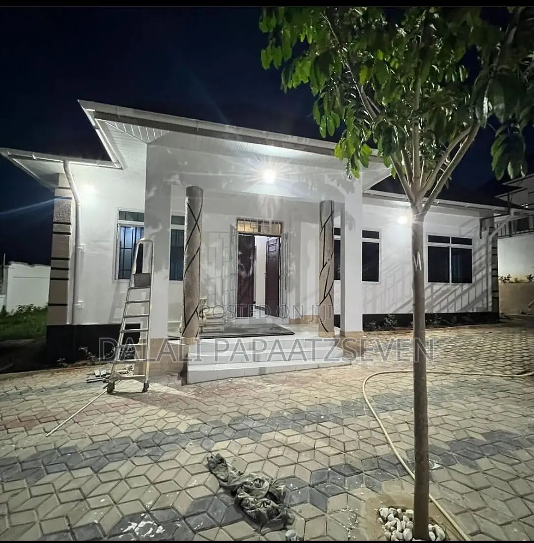3bdrm House in Dalalipapaatzseven, Kinondoni for rent