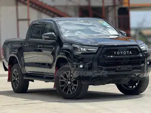 New Toyota Hilux 2022 Black