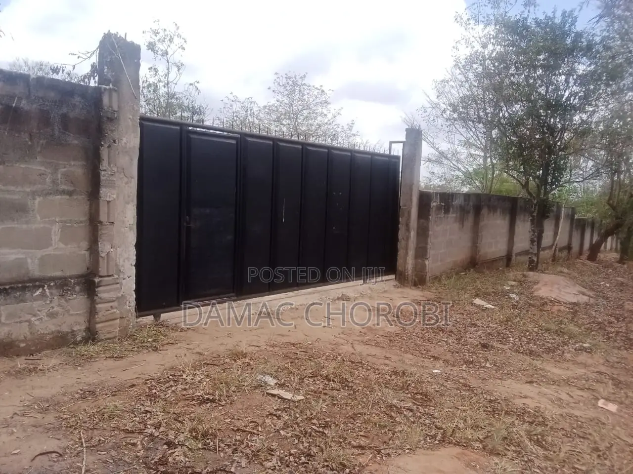 Eneo Kubwa Linauzwa Madale Dar