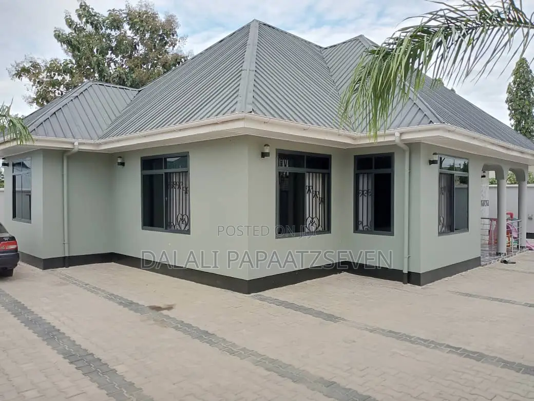 3bdrm House in Dalalipapaatzseven, Kinondoni for sale