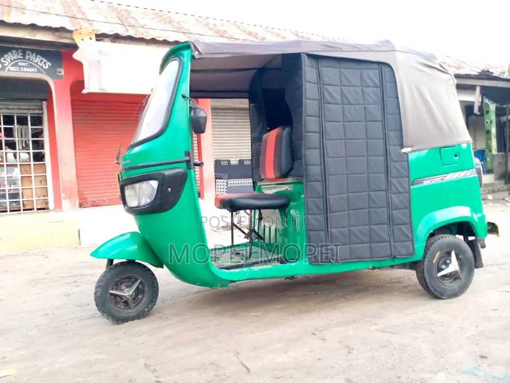 Bajaj Avenger 220 2022 Green