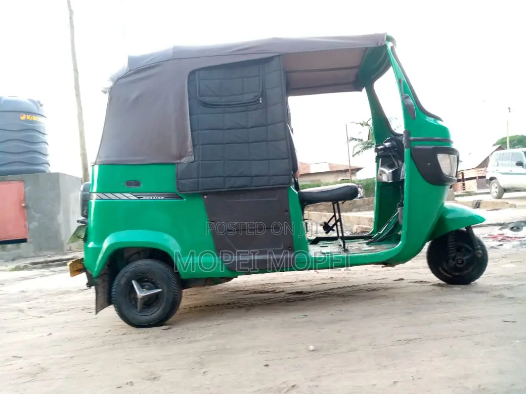 Bajaj Avenger 220 2022 Green