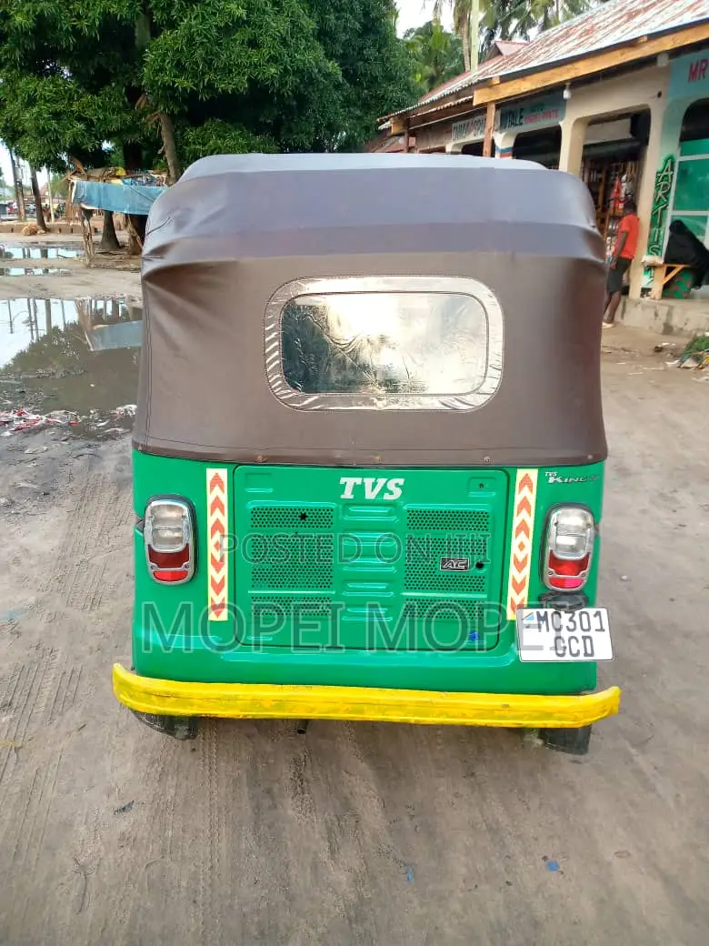 Bajaj Avenger 220 2022 Green