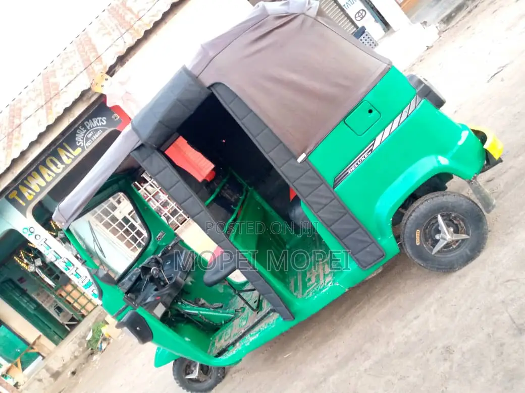 Bajaj Avenger 220 2022 Green