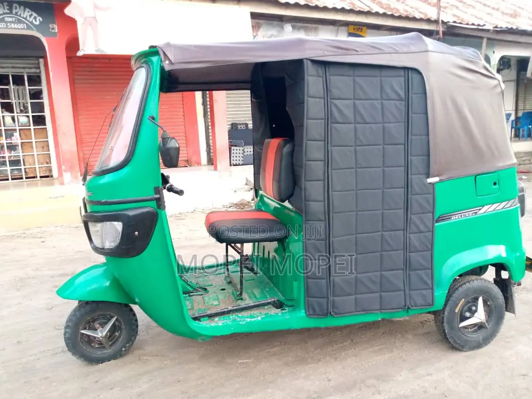 Bajaj Avenger 220 2022 Green