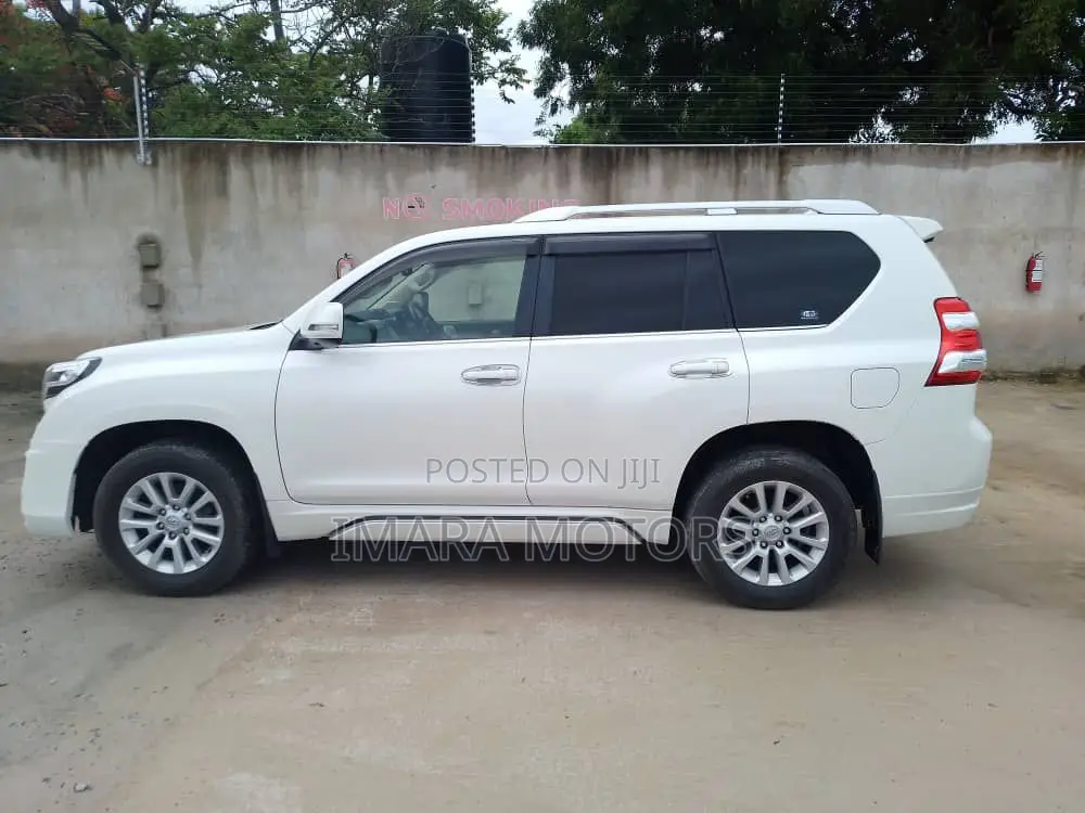 Toyota Land Cruiser Prado 2015 White