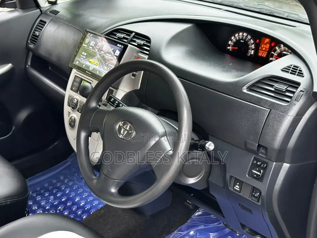 Toyota Ractis 2006 Gray