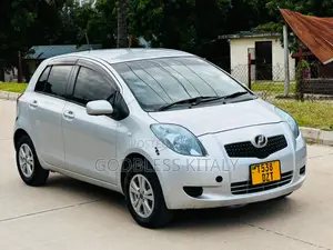 Toyota Vitz 2005 Silver