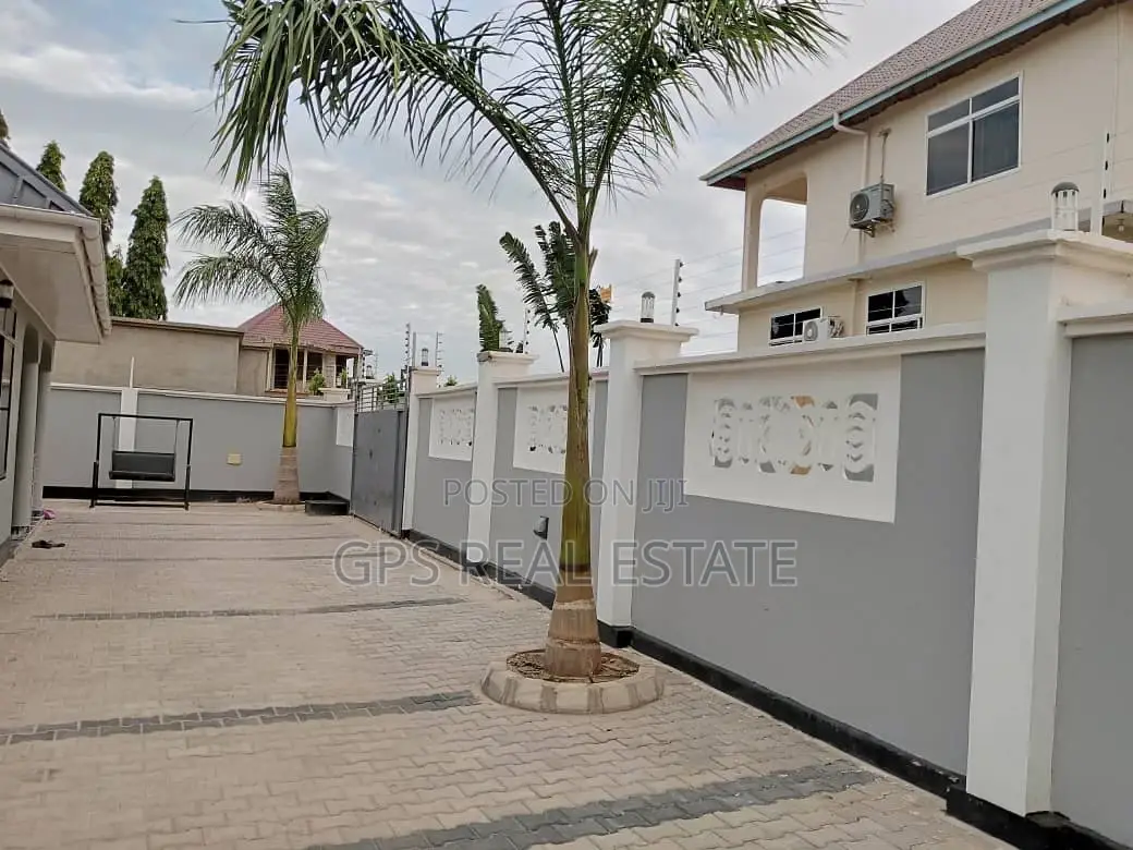 3bdrm House in Boko Basihaya, Kinondoni for sale