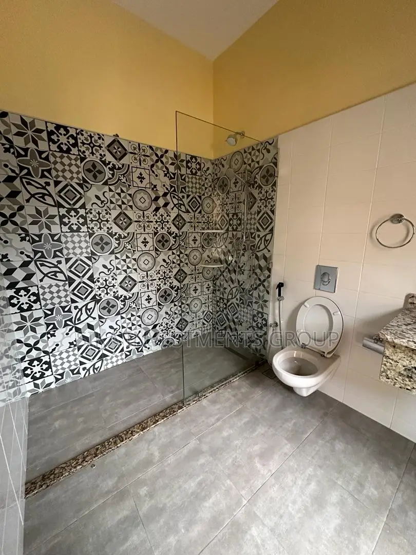 6bdrm Villa in Oysterbay, Kinondoni for rent
