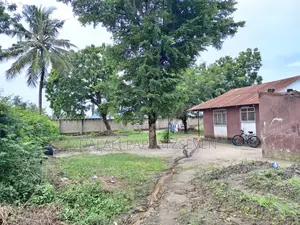 Eneo Lenye Ukubwa Wa SQMT 1330 Linauzwa Lipo Salasala
