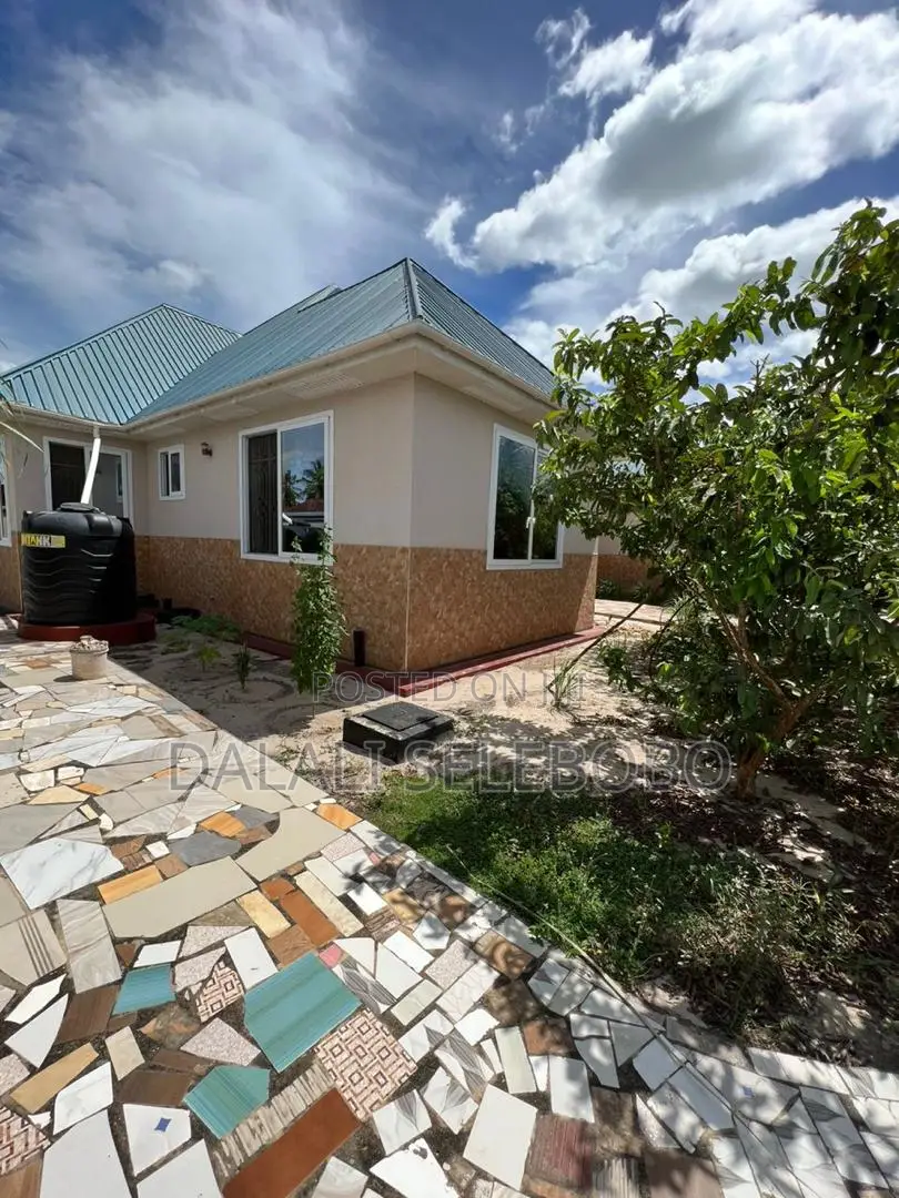 5bdrm Bungalow in Bunju Beach for sale