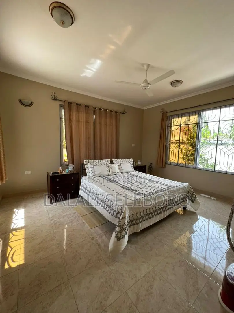 5bdrm Bungalow in Bunju Beach for sale