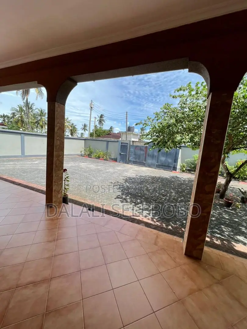 5bdrm Bungalow in Bunju Beach for sale