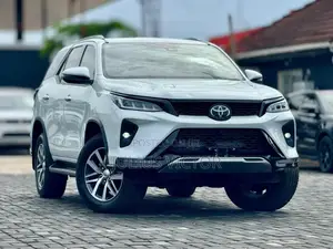 Photo - Toyota Fortuner 2023 White