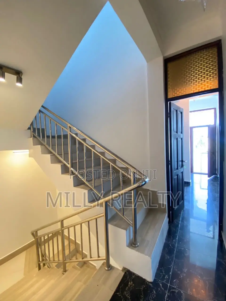 5bdrm House in Mbweni Malindi Near, Kinondoni for sale