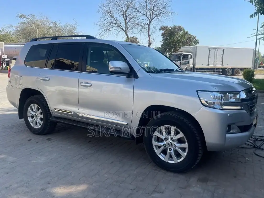Toyota Land Cruiser 2017 Silver